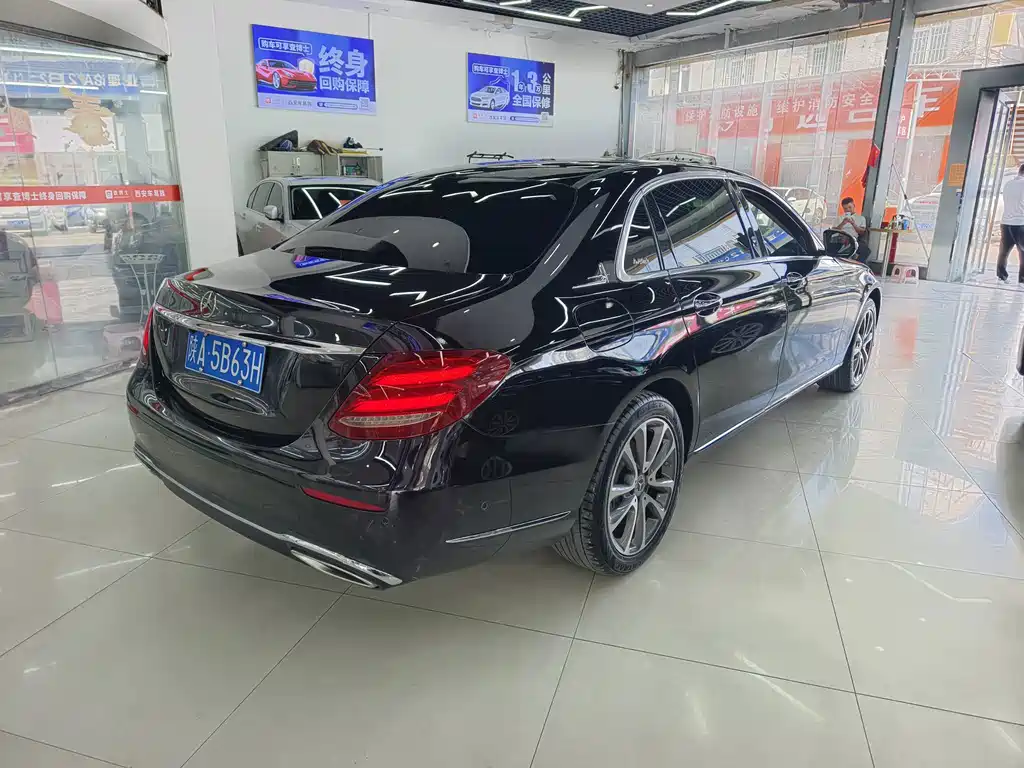 Mercedes-Benz E-Class — миниатюра 9