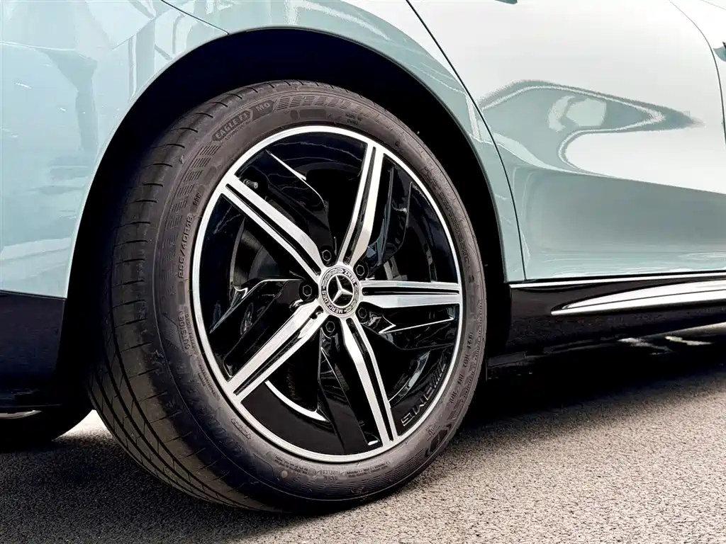 Mercedes-Benz CLA 2025 300L