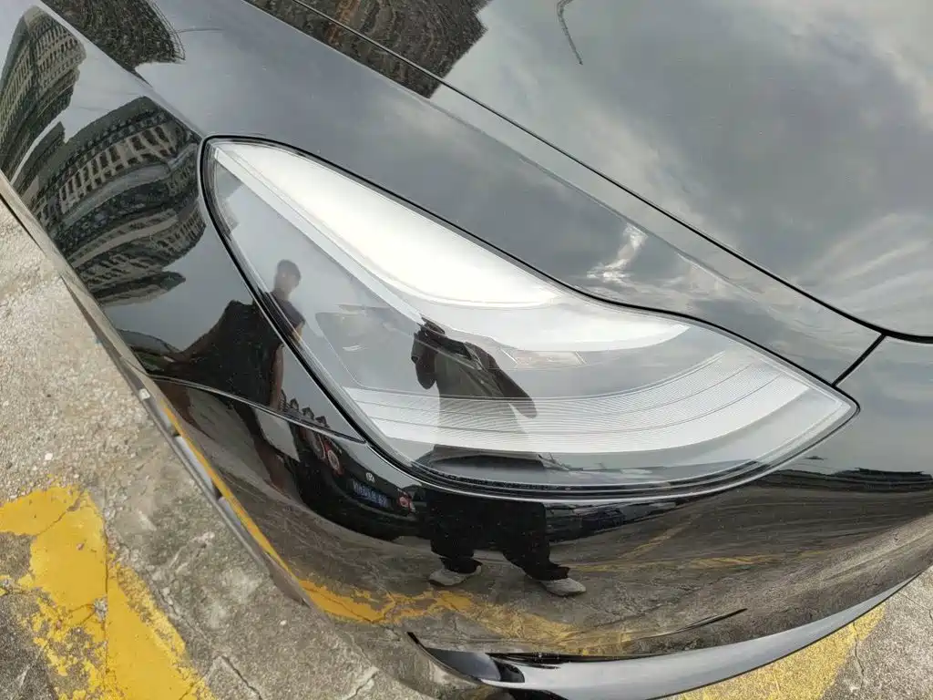 Tesla Model 3 — миниатюра 7