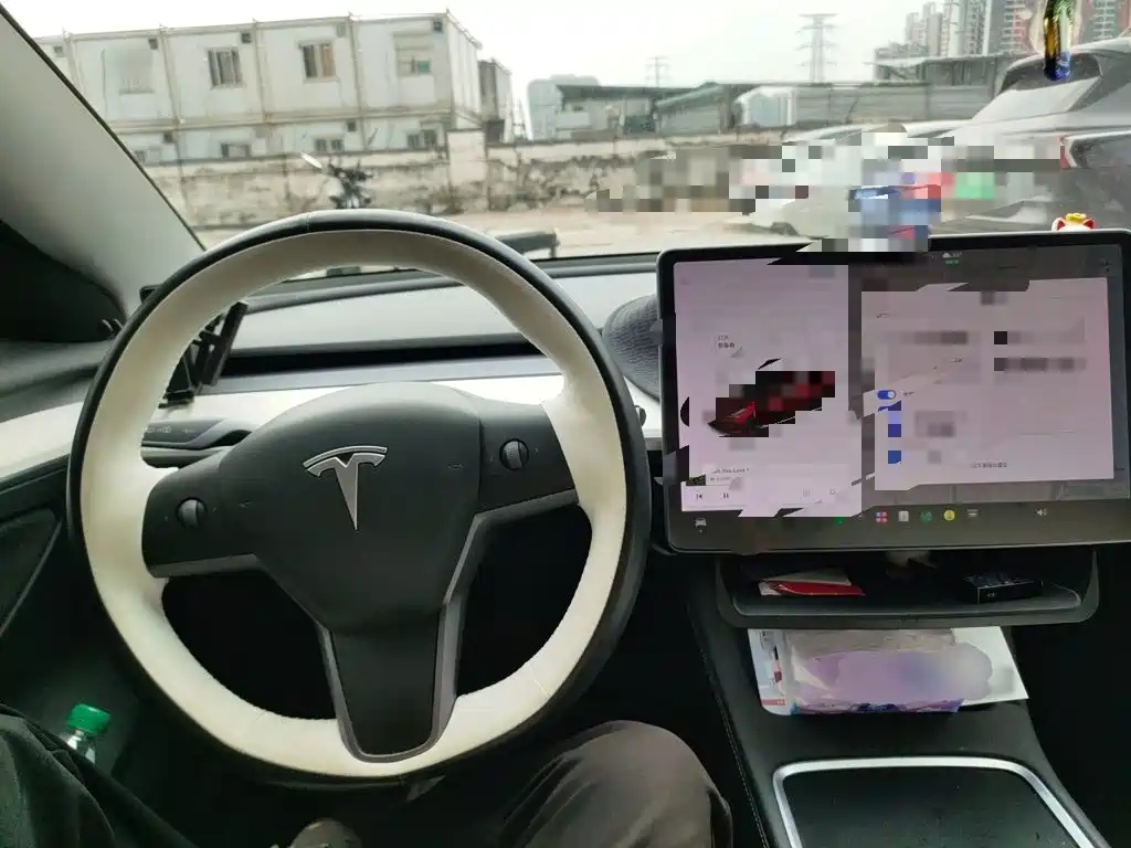 Tesla Model 3 — миниатюра 10