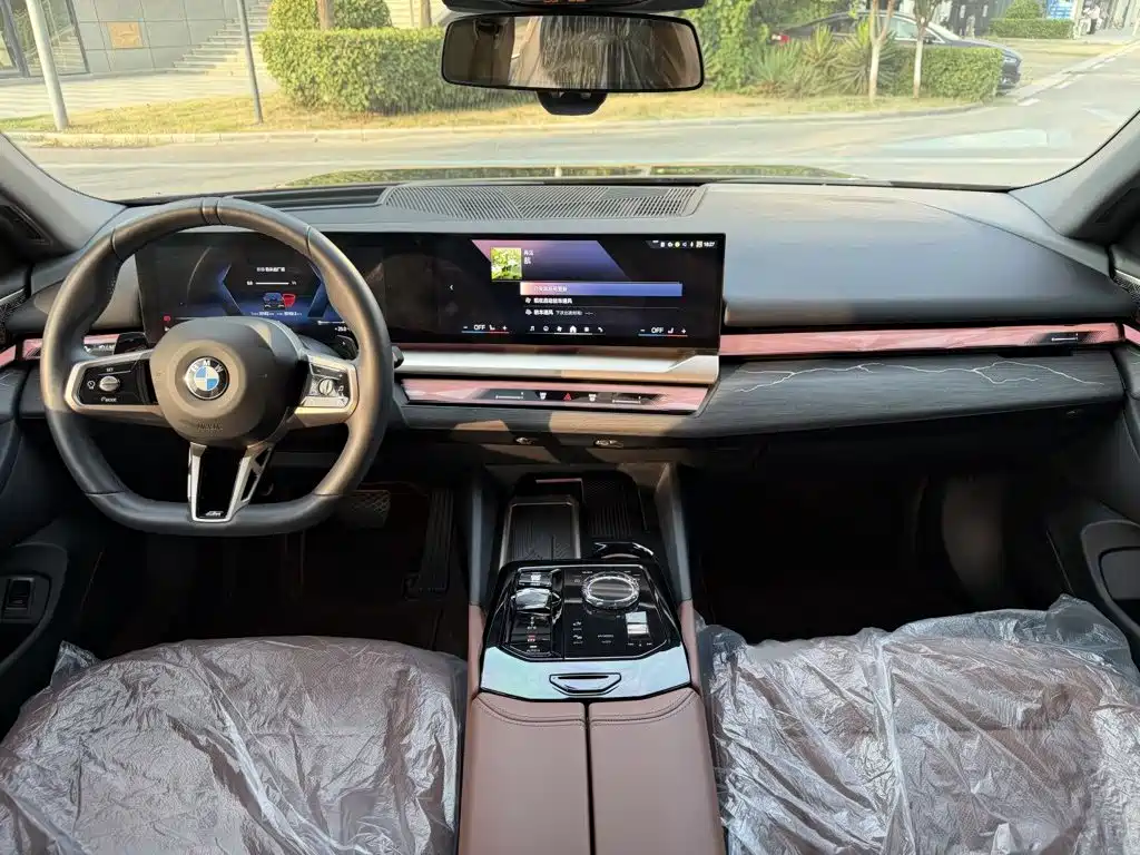 BMW 5 Series — миниатюра 9