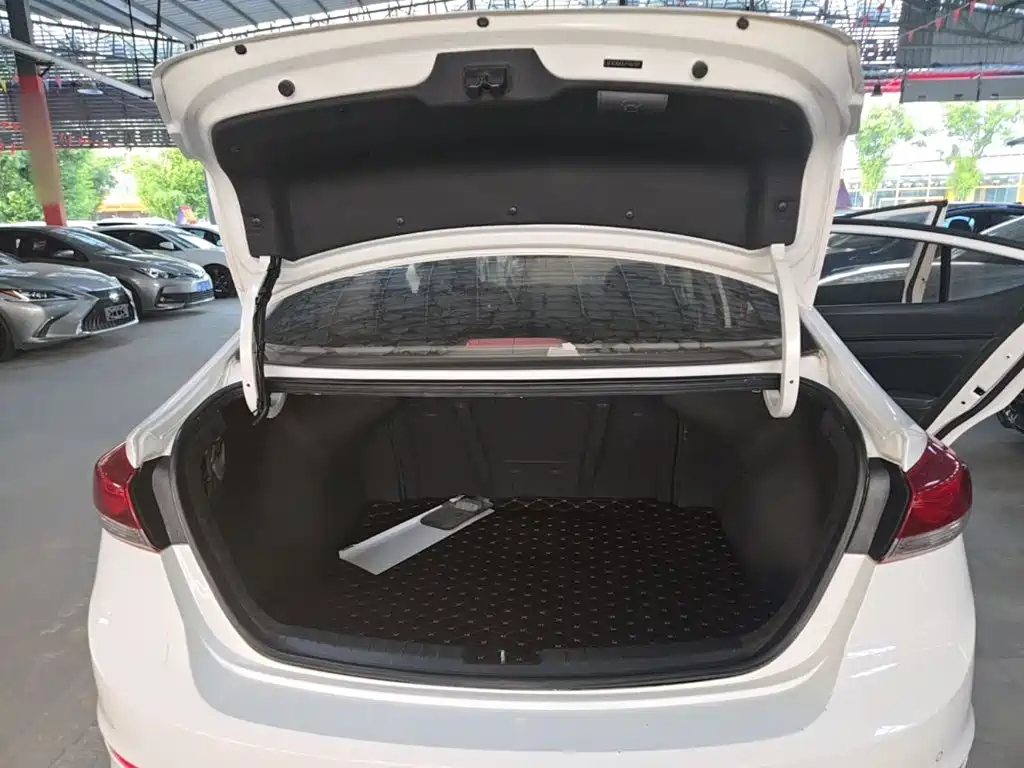 Hyundai Elantra — миниатюра 19