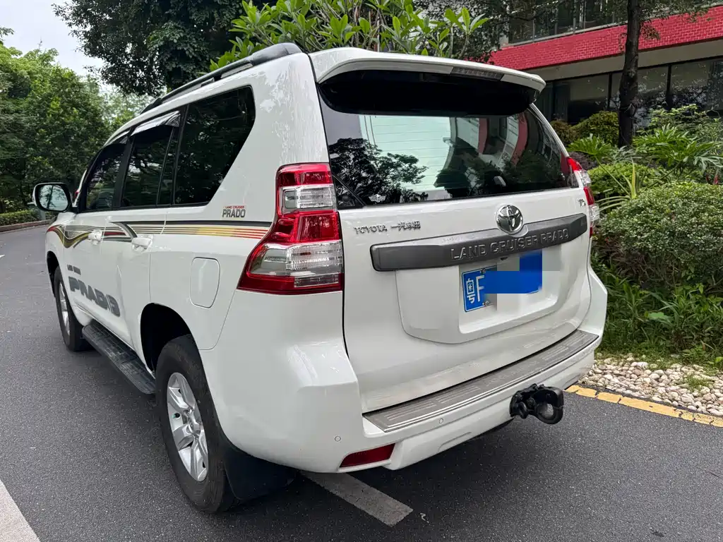 Toyota Land Cruiser Prado 2016 2.7L AT Luxury