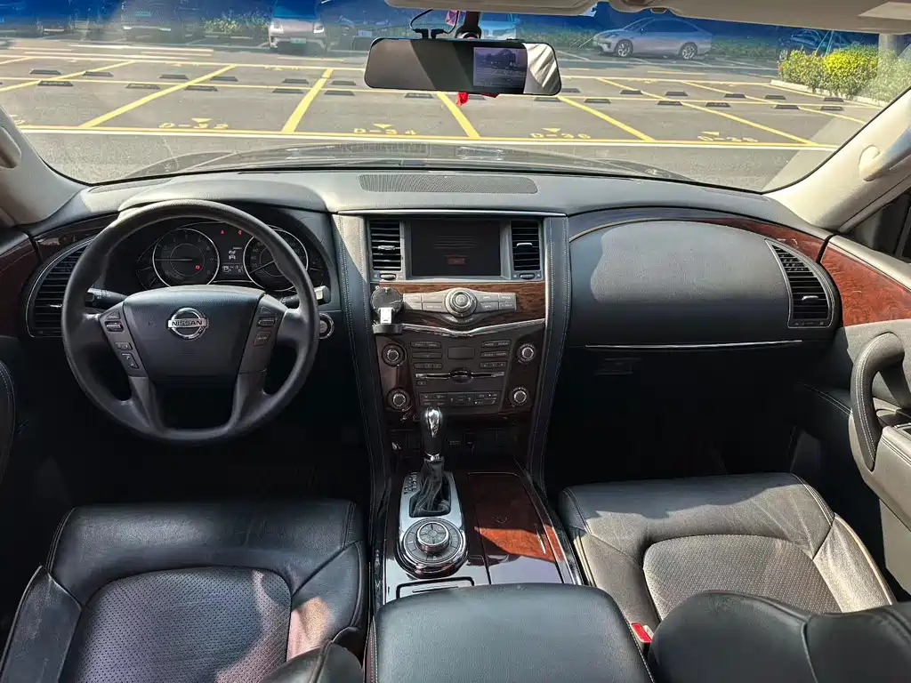 Nissan Patrol — миниатюра 8