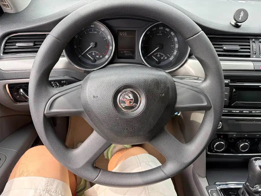 Skoda Superb — миниатюра 17