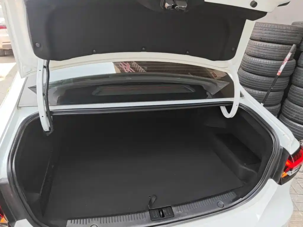 Roewe i6 MAX New Energy — миниатюра 19
