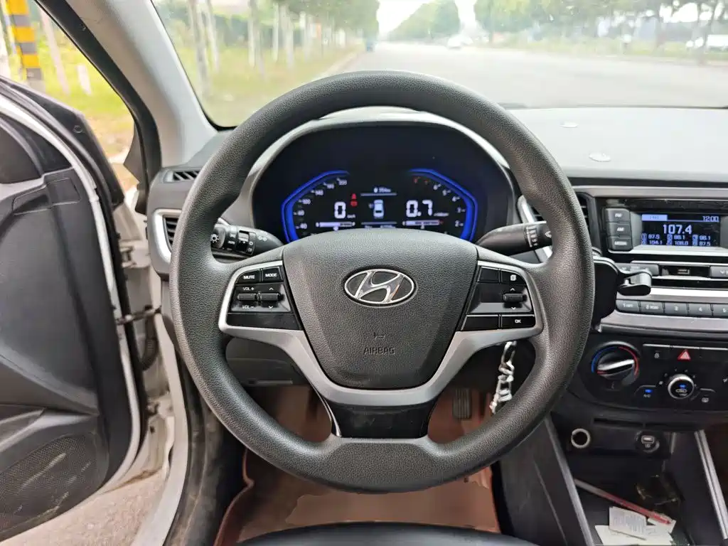 Hyundai Verna — миниатюра 11