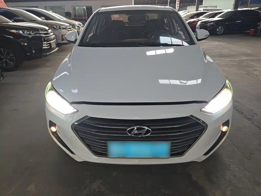 Hyundai Elantra — миниатюра 3