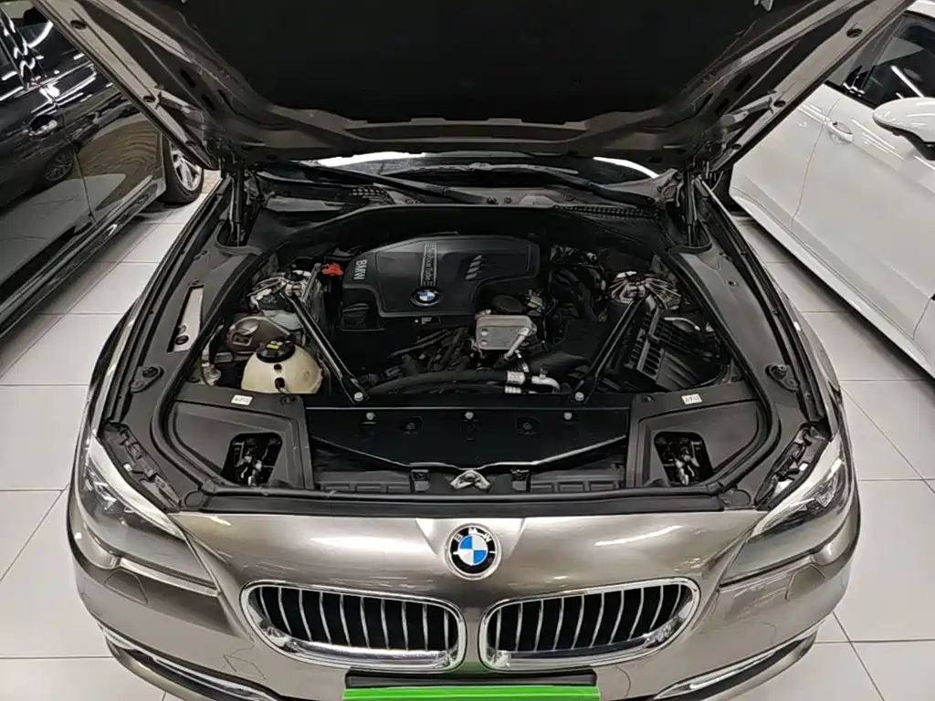 BMW 5 Series — миниатюра 20