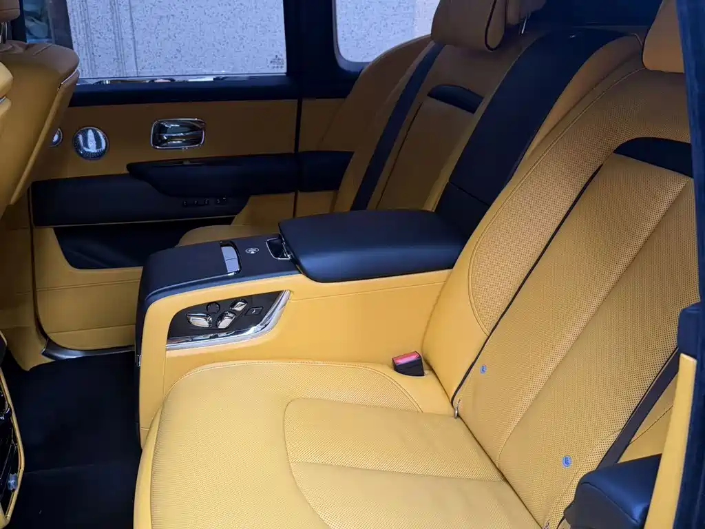 Rolls-Royce Cullinan — миниатюра 11
