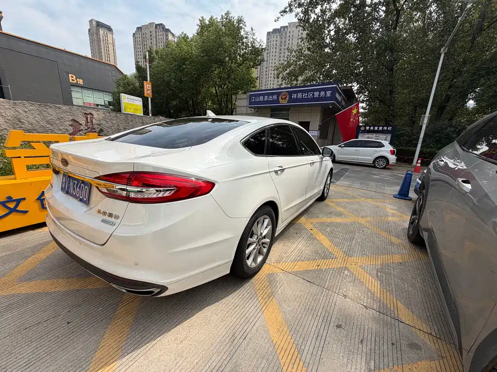 Ford Mondeo — миниатюра 16
