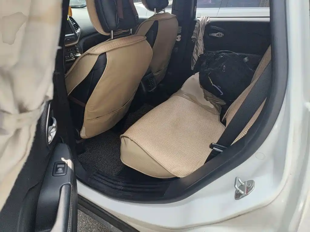 Jeep Cherokee — миниатюра 13