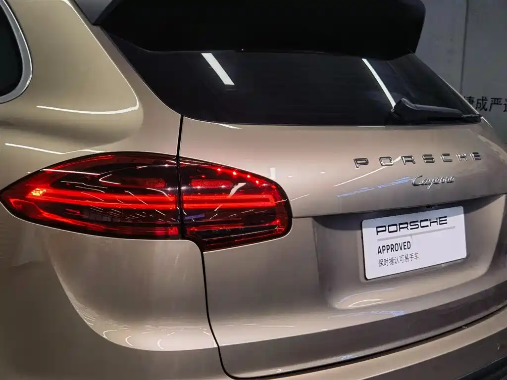 Porsche Cayenne — миниатюра 6