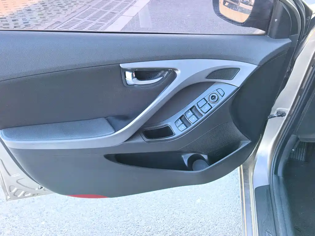 Hyundai Elantra Langdong 1.6L Auto Premium Type, фото 12