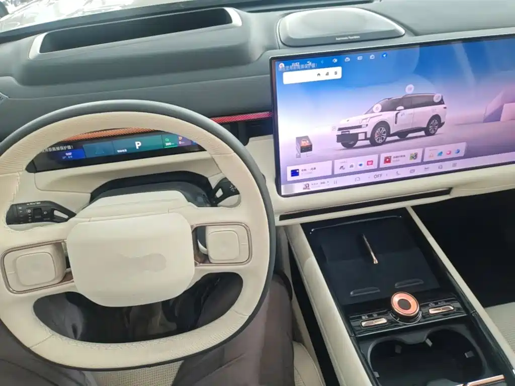 Lynk & Co 900 — миниатюра 10