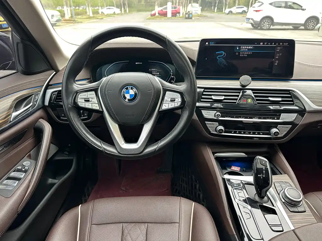 BMW 5 Series New Energy - фото 16