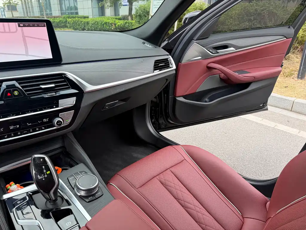 BMW 5 Series — миниатюра 15