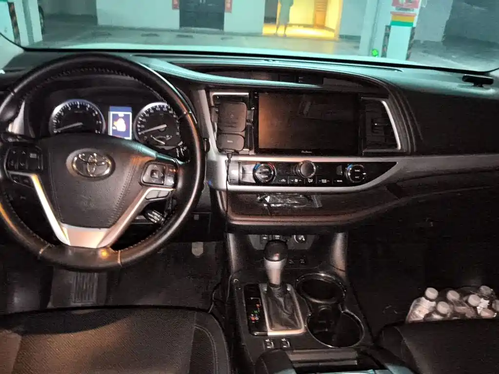 Toyota Highlander — миниатюра 10