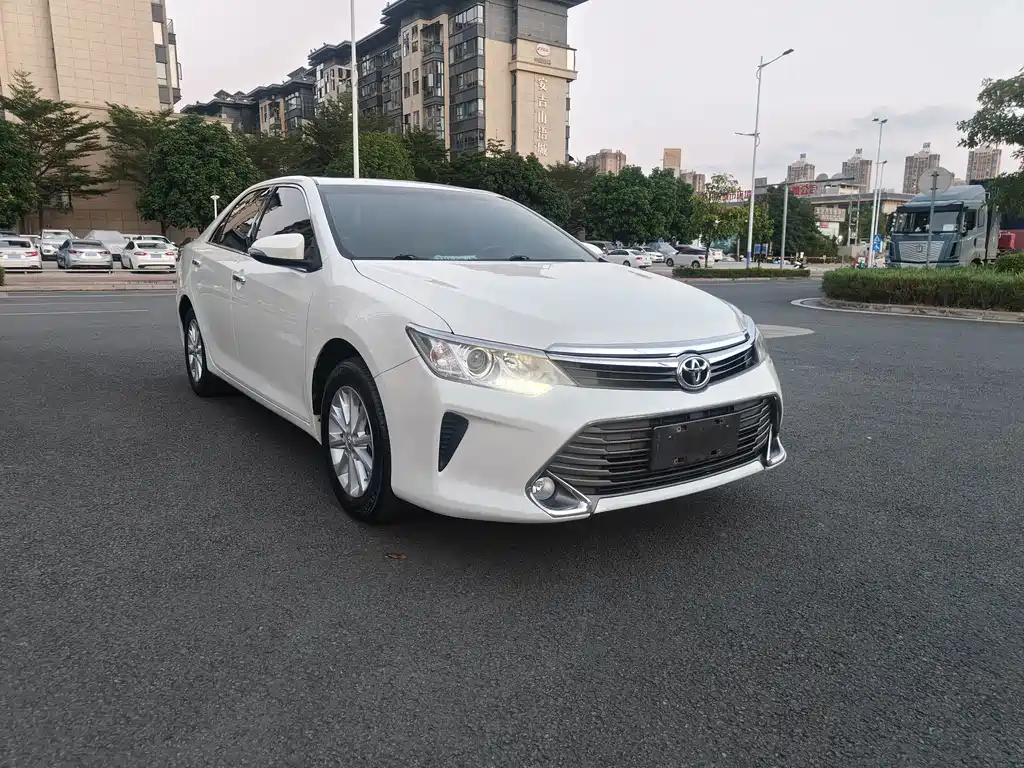 Toyota Camry — миниатюра 3
