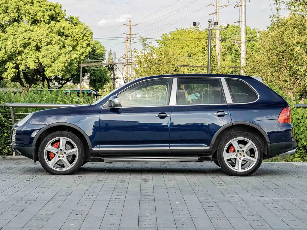 Porsche Cayenne — миниатюра 7