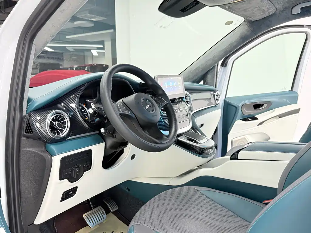 Mercedes-Benz Vito 2021 2.0T Elite 7 мест