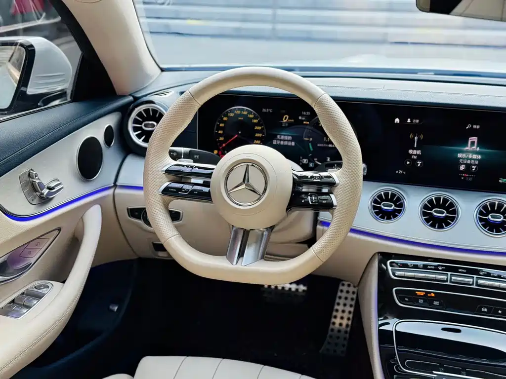 Mercedes-Benz E-Class 2023 — фото 11