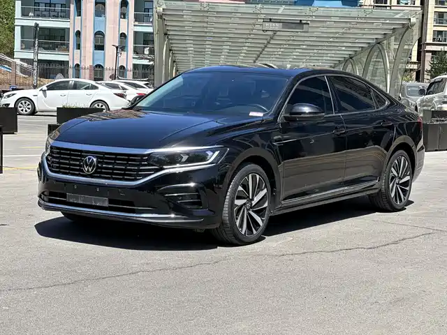 VOLKSWAGEN PASSAT 2022