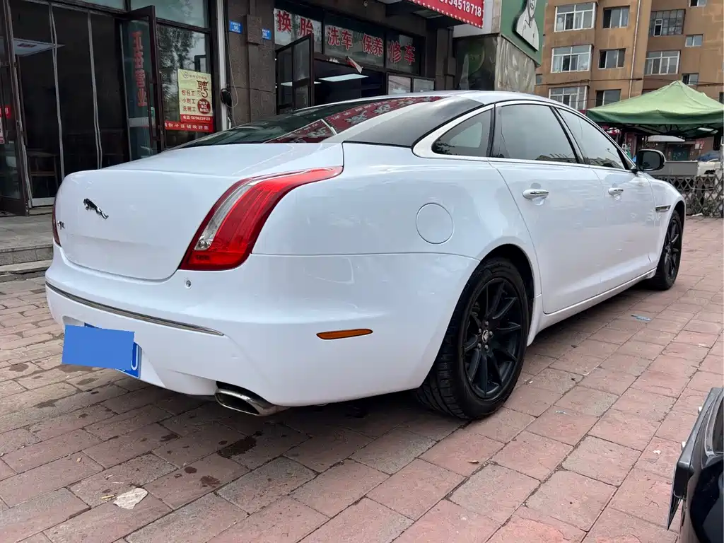 Jaguar XJ — миниатюра 4