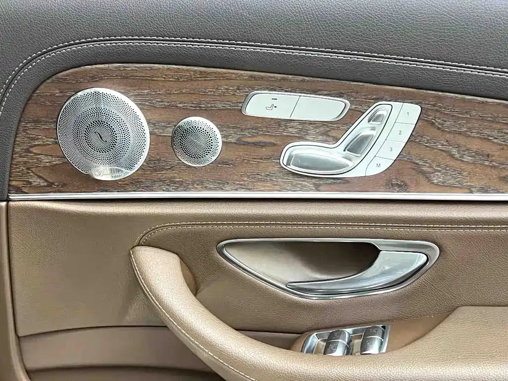 Mercedes-Benz E-Class — миниатюра 12