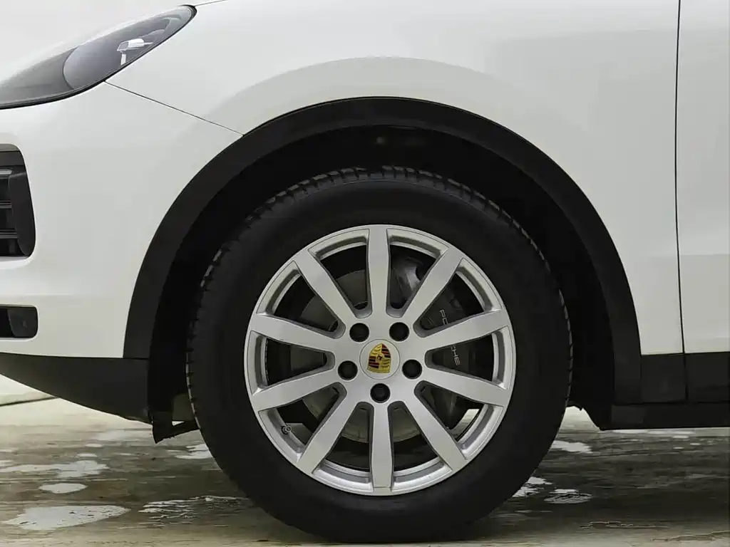 Porsche Cayenne — миниатюра 10