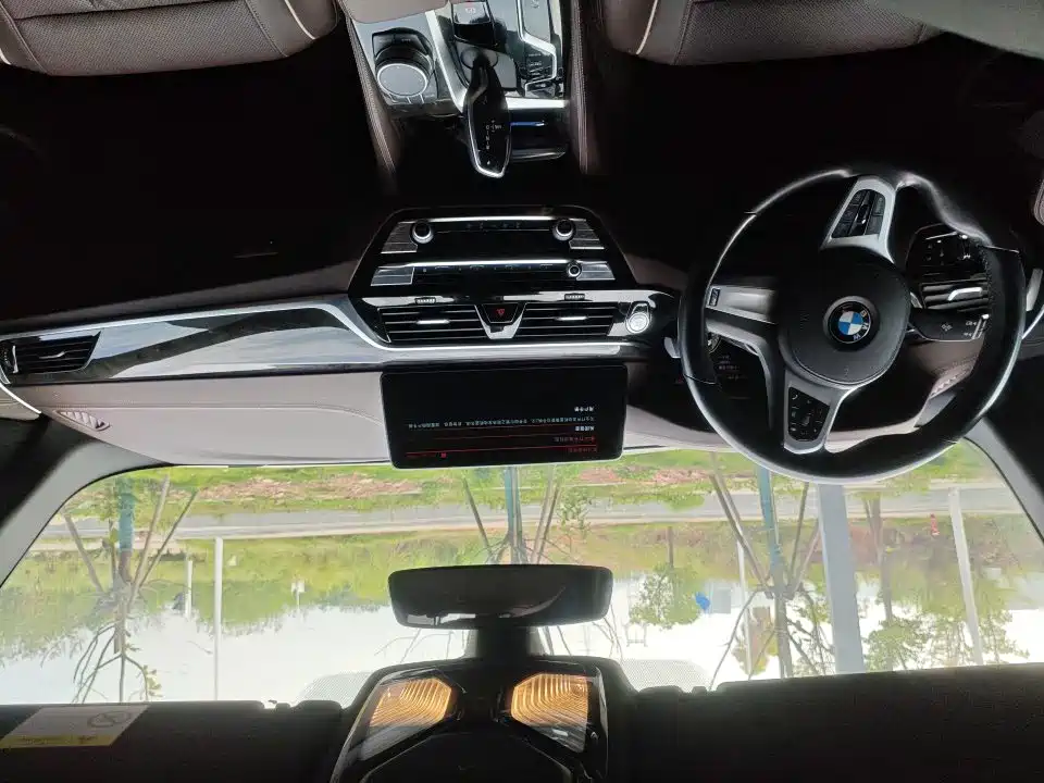 BMW 5 Series — миниатюра 3