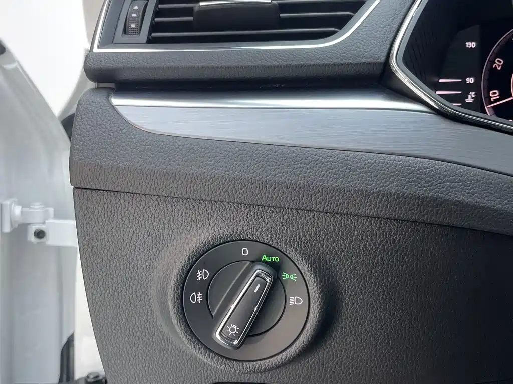 Skoda Superb — миниатюра 17