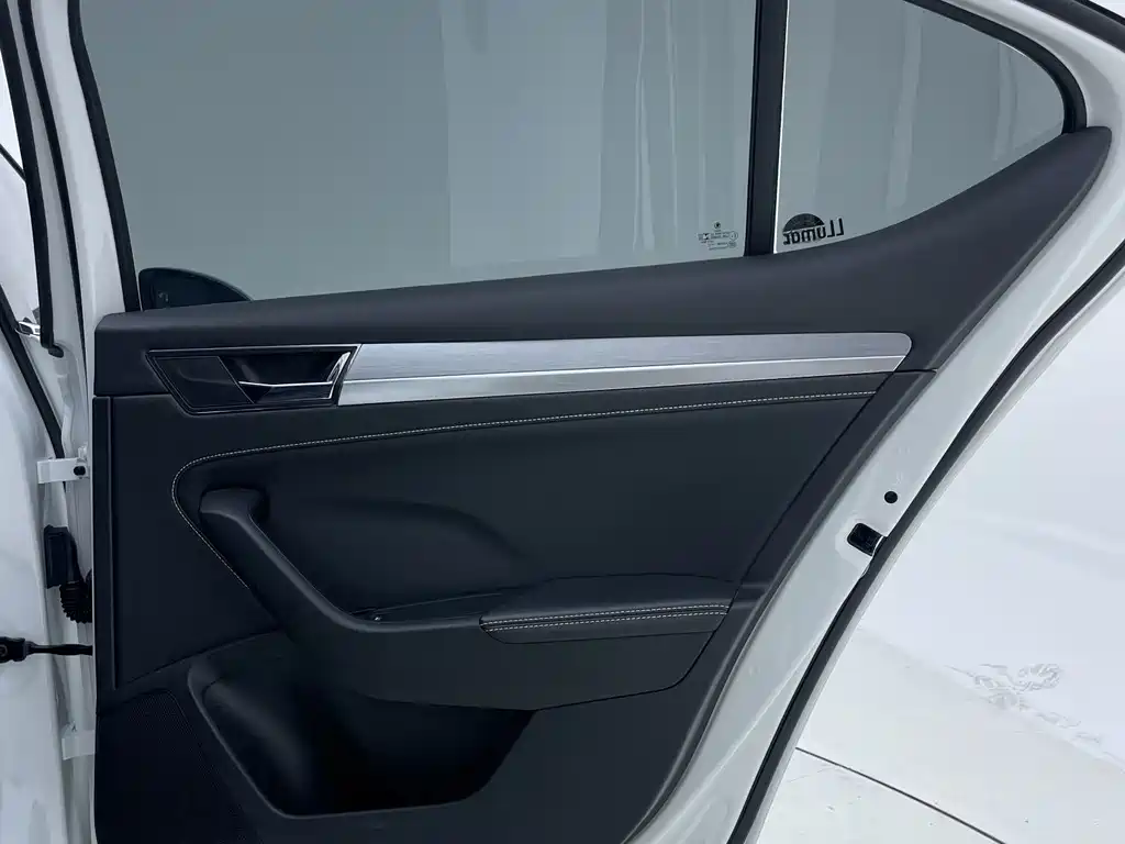 Skoda Superb — миниатюра 24