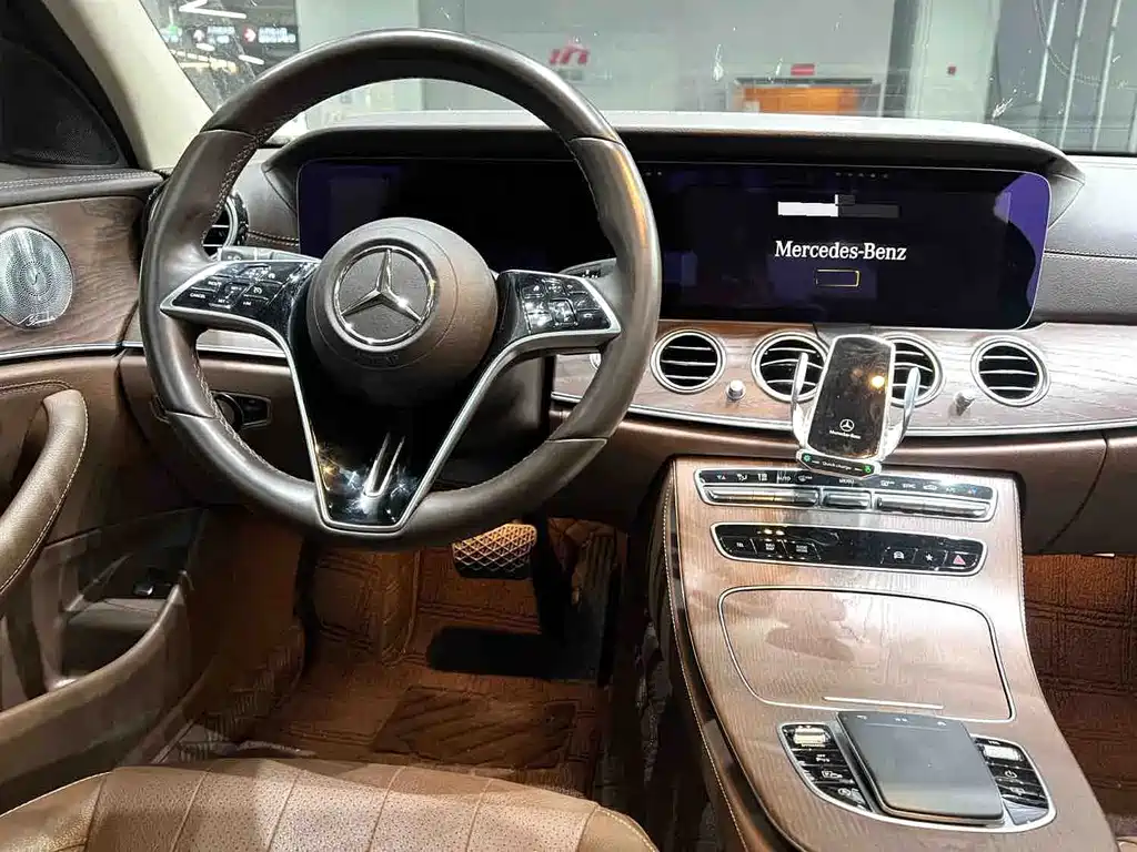 Mercedes-Benz E-Class — миниатюра 7