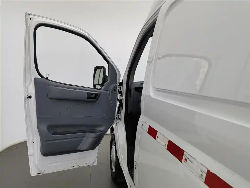 Maxus V80 2021 2.0T MT 3 мест