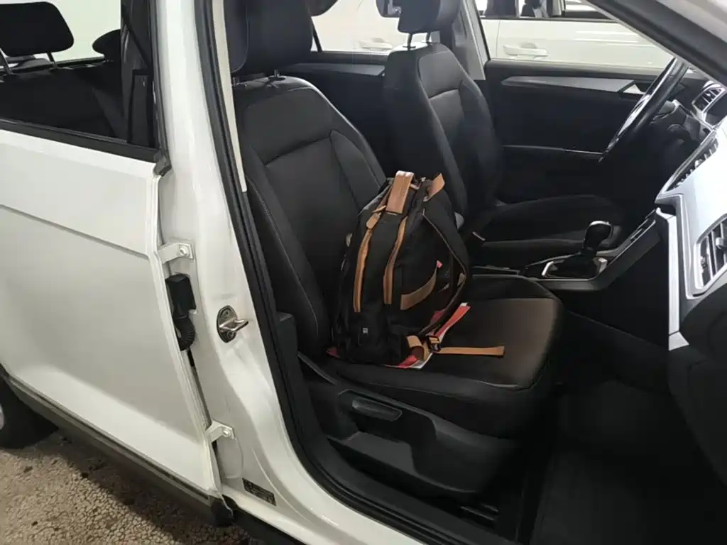 Volkswagen T-Roc — миниатюра 25