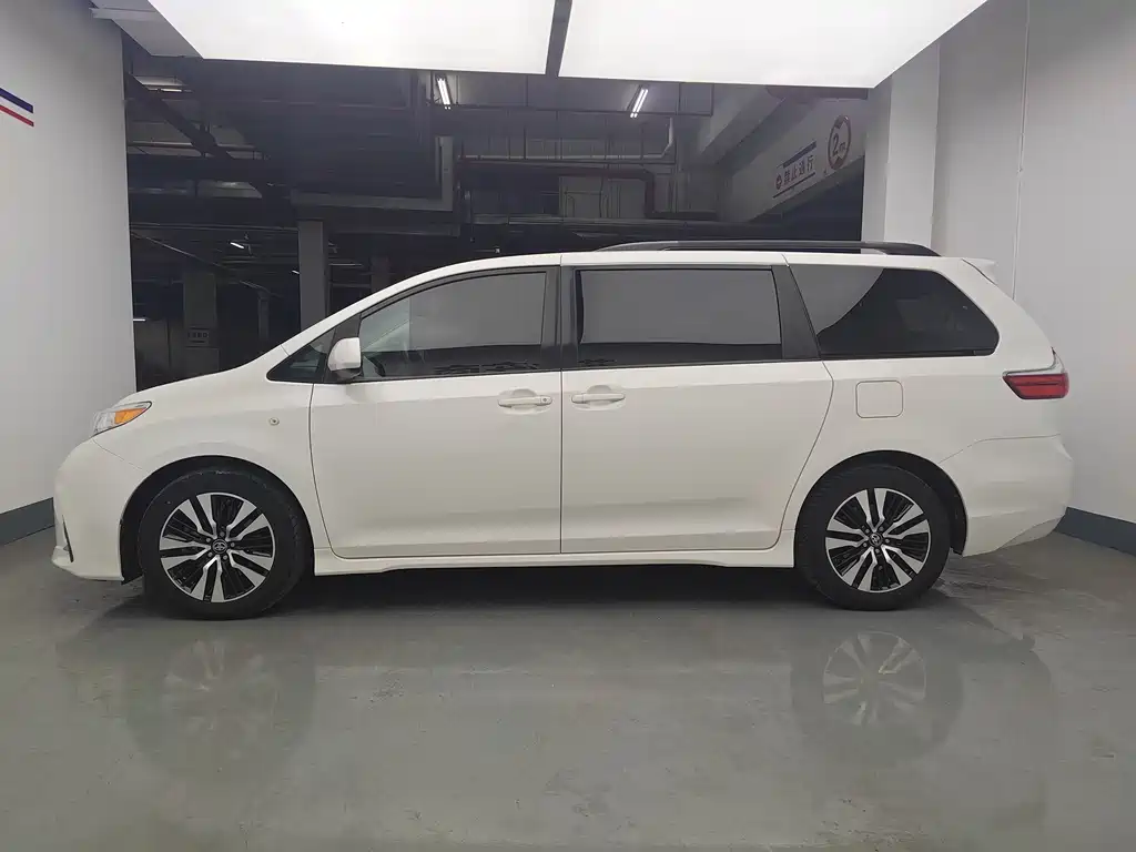 Toyota Sienna — миниатюра 6