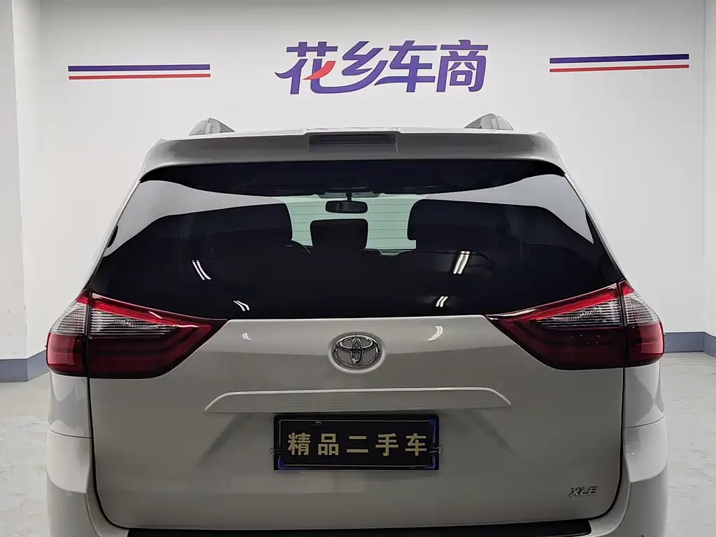 Toyota Sienna — миниатюра 30