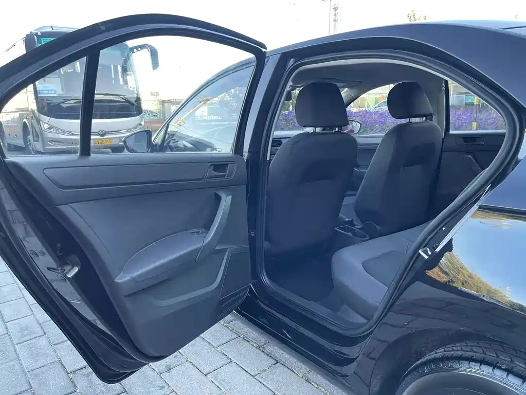 Volkswagen Santana — миниатюра 12