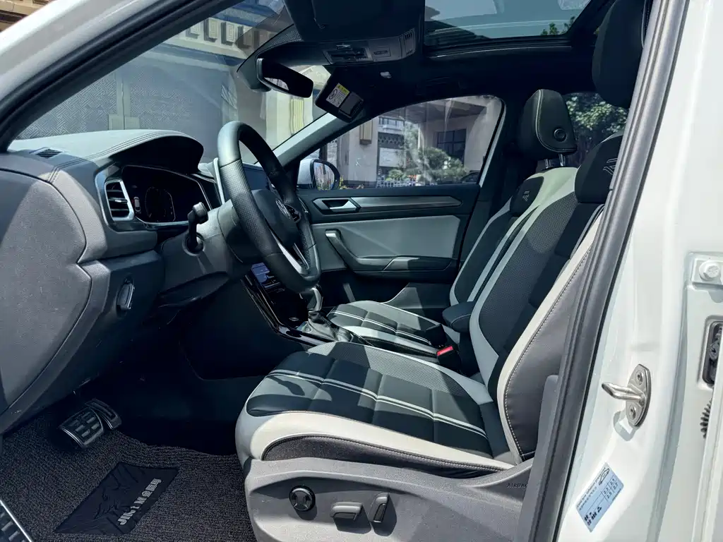 Volkswagen T-Roc 2025 300TSI DSG