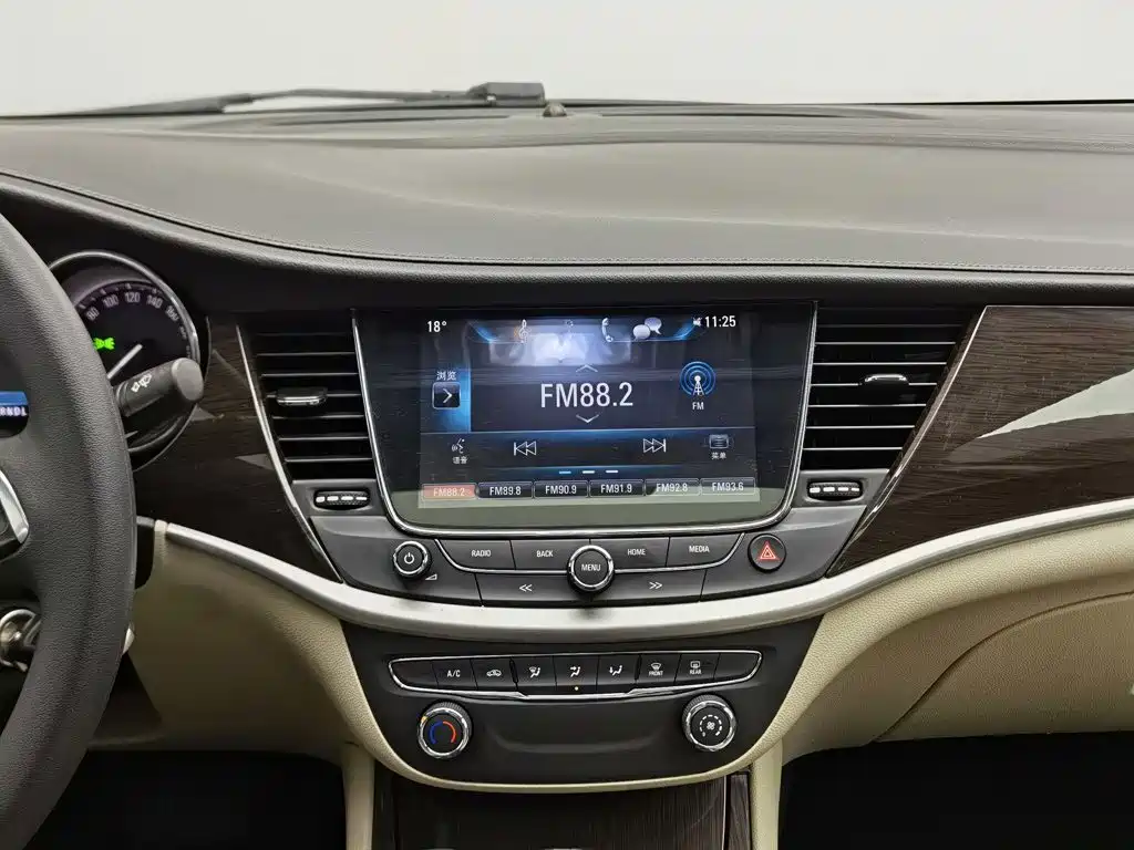 Buick Verano — миниатюра 12