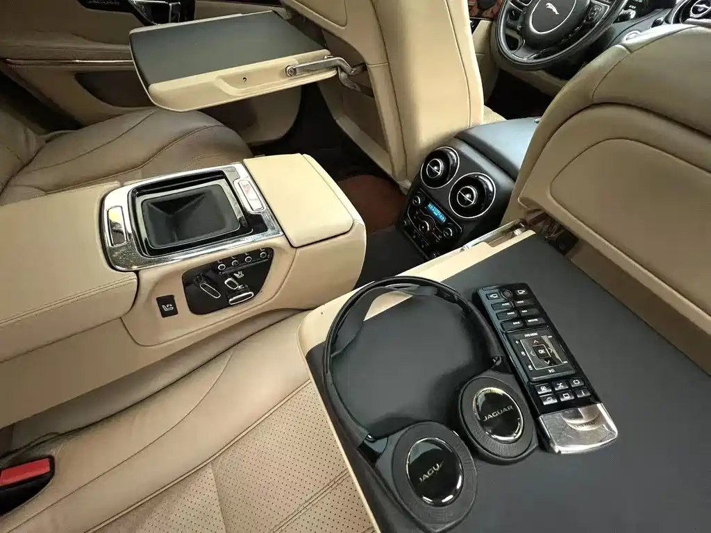 Jaguar XJ — миниатюра 7