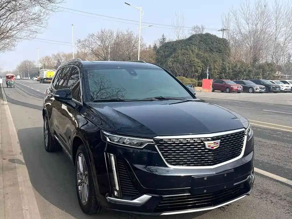 CADILLAC XT6