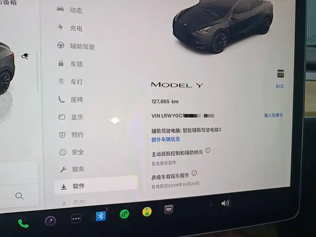 Tesla Model Y — миниатюра 12