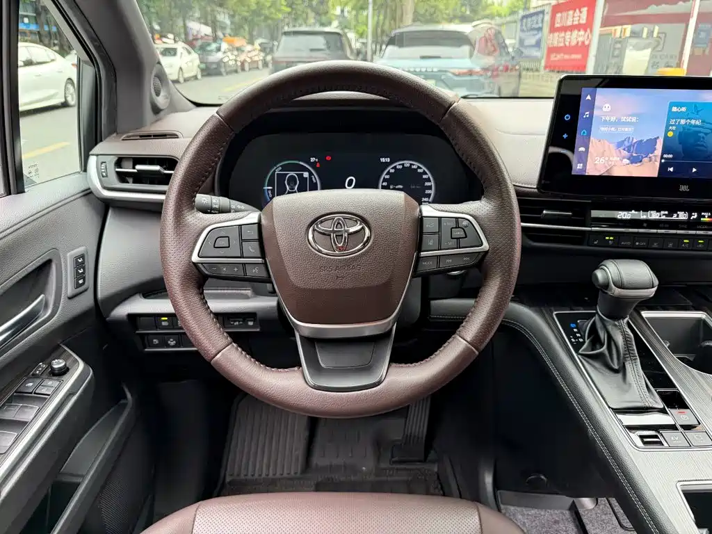 Toyota Sienna — миниатюра 14