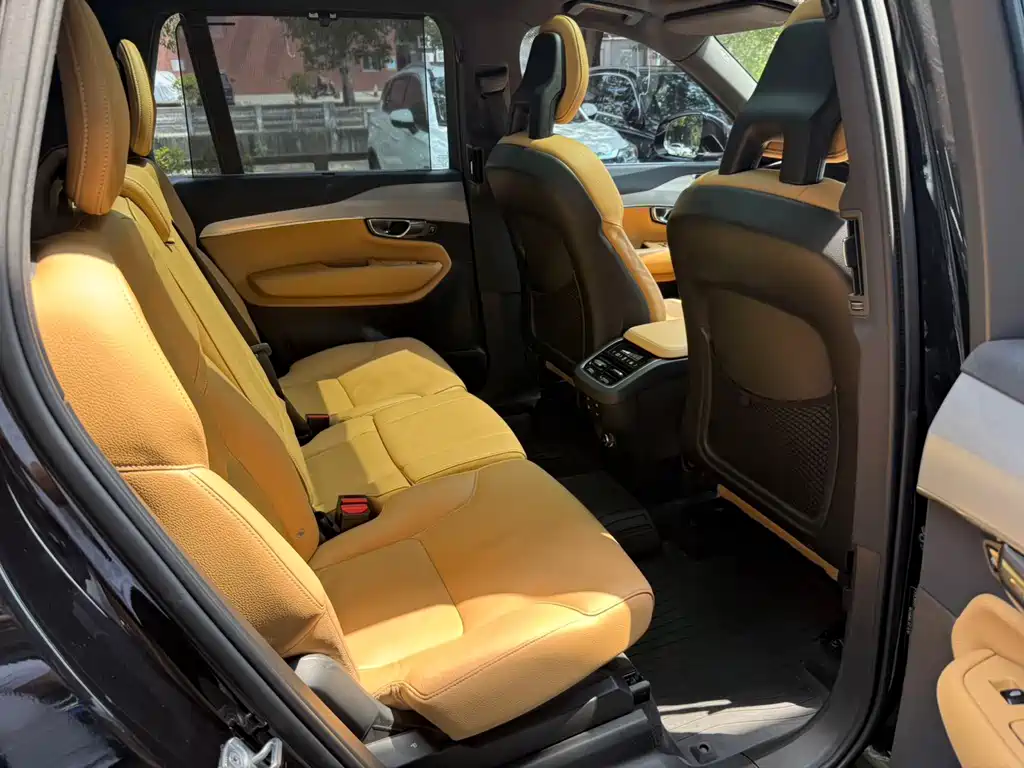 Volvo XC90 — миниатюра 10