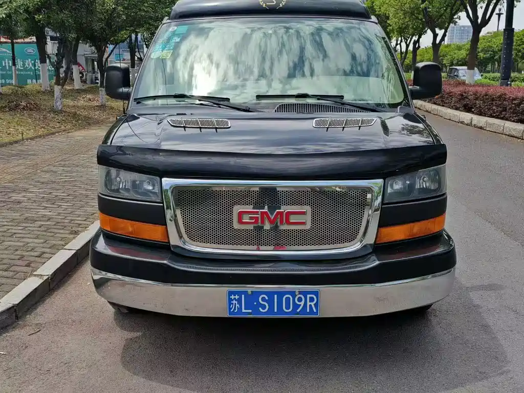 GMC Savana 2011 5.3L 7 мест
