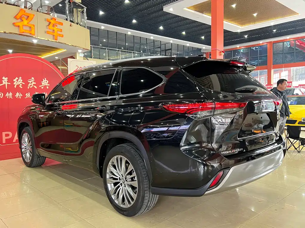 TOYOTA HIGHLANDER