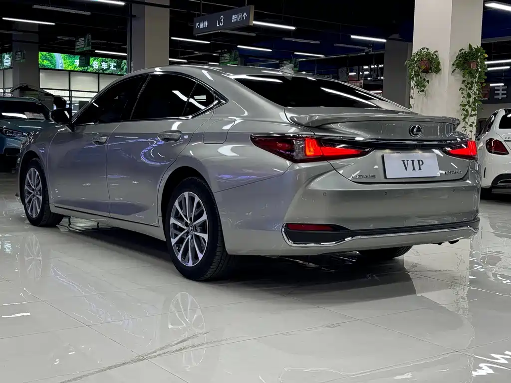 Lexus ES — миниатюра 5