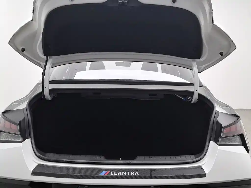 Hyundai Elantra — миниатюра 16